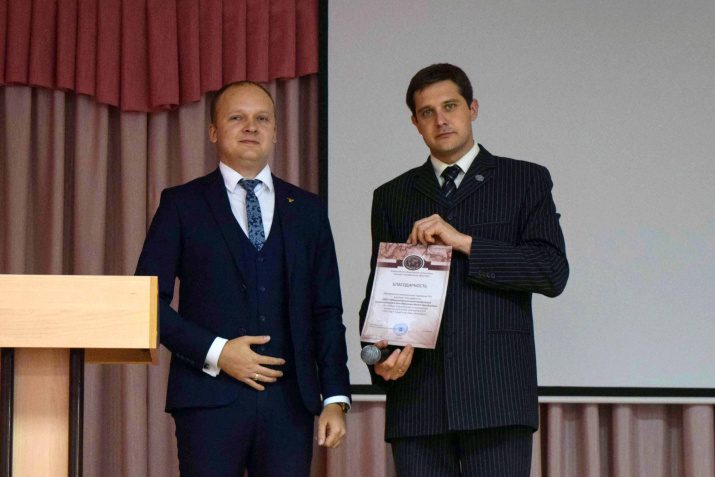 Вручение благодарственного письма А.А. Уржумову