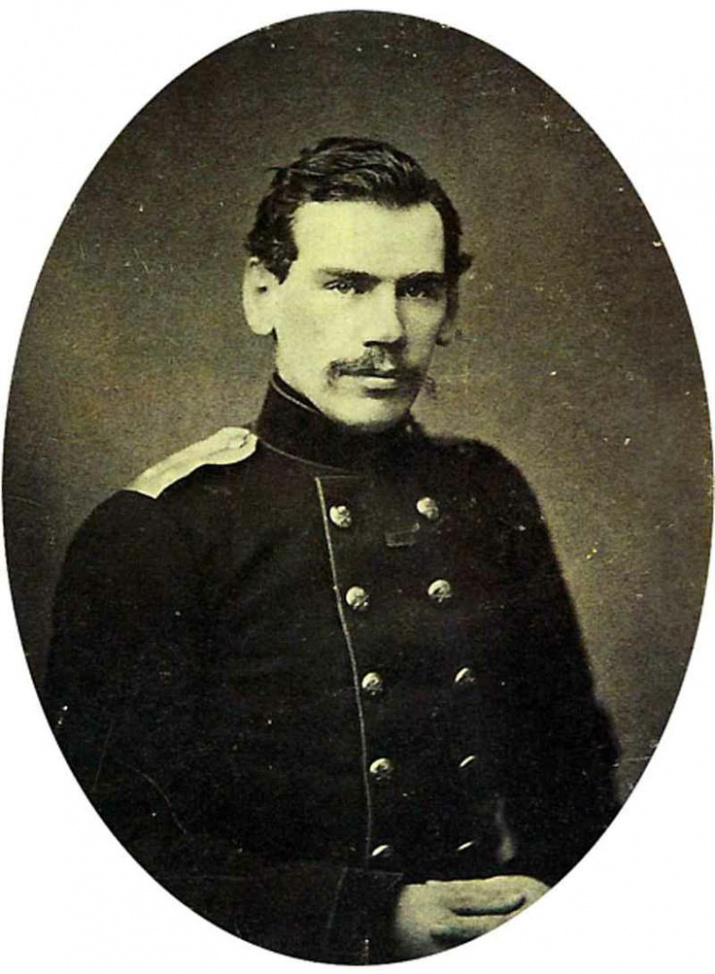Лев Толстой в офицерской форме. Фото: wikipedia.org