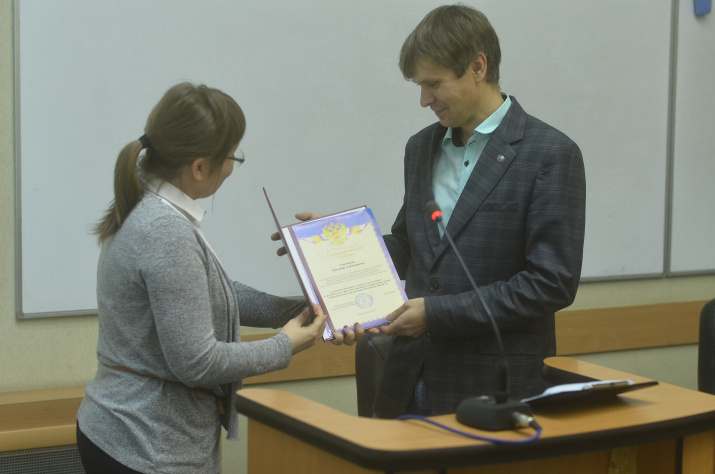 Благодарность Отделению РГО в Марий Эл вручает О.М. Майкова. Фото Ян Худошин