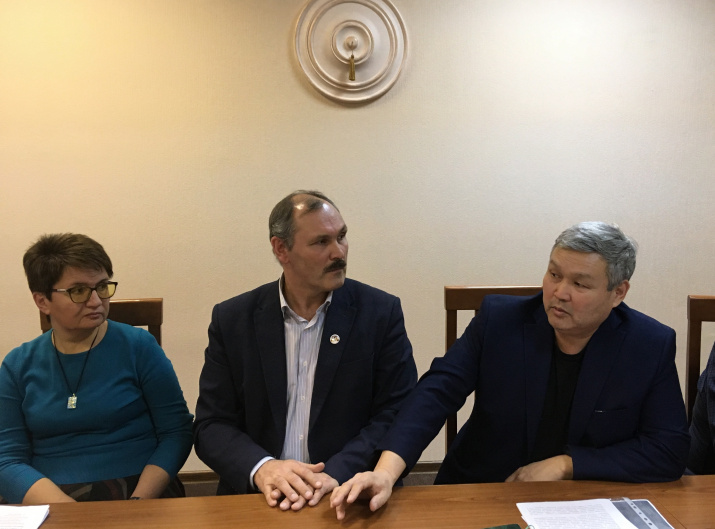 Идет совещание Идет совещание