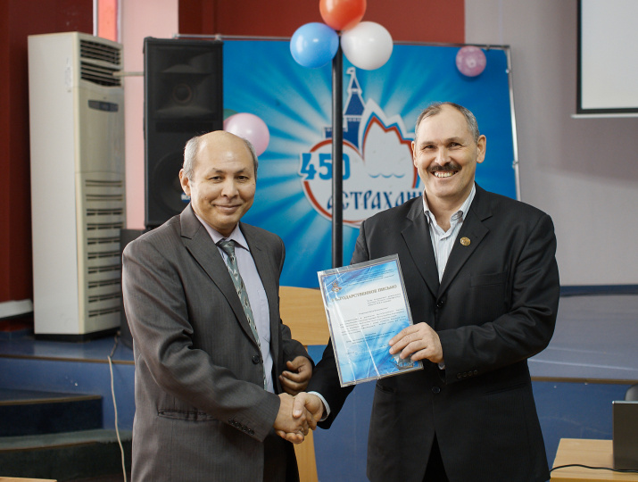 Вручение благодарственного письма Баранкулову А.Г. Вручение благодарственного письма Баранкулову А.Г.