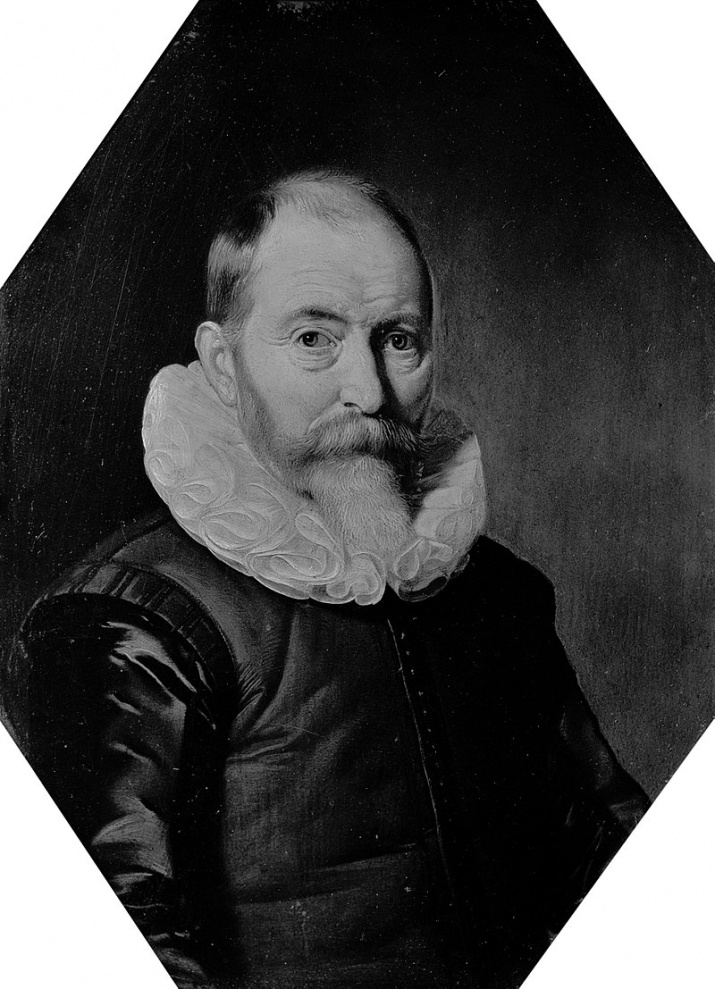 Глобус что можно увидеть. 800px willem jansz blaeu 1571 1638 attributed to thomas de keyser. Глобус что можно увидеть фото. Глобус что можно увидеть-800px willem jansz blaeu 1571 1638 attributed to thomas de keyser. картинка Глобус что можно увидеть. картинка 800px willem jansz blaeu 1571 1638 attributed to thomas de keyser. Глобус — это модель земного шара с очертаниями суши и водных пространств (рис. 34). В пере­воде с латинского языка на русский слово «глобус» означает «шар», так как наша планета Земля имеет форму шара. Это было окончательно доказано, когда искусственные спутники облетели вокруг Земли во всех направлениях. Они получили фотографии Земли, отчётливо показывающие выпуклость земной поверх­ности (рис. 33).