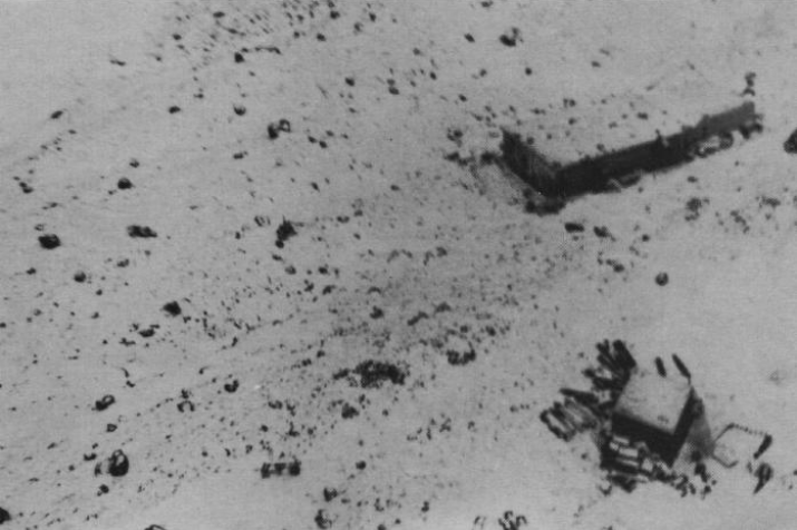 Вид на метеостанцию Кладоискатель с самолета ст. лейтенанта Штанке, май 1944 года. Фото из архивов национального парка "Русская Арктика"