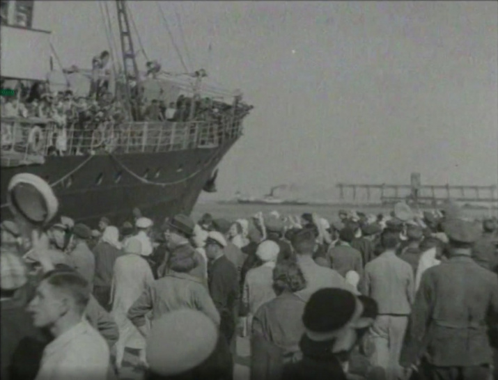 Кадр из фильма "Сокровища затонувшего корабля", режиссёры Владимир Браун и Исаак Менакер, киностудия Ленфильм, 1935 год