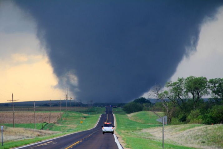 Торнадо в штате Канзас, США. Фото: Национальная метеорологическая служба, с сайта wikipedia.org