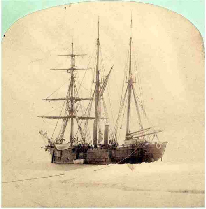 Корабль экспедиции "Адмирал Тегетгофф" в ледовом плену. Источник: wikipedia.org
