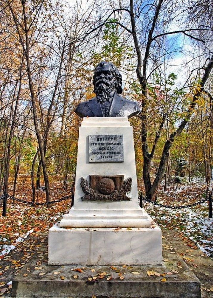 Бюст Потанина в Университетской роще города Томска. Фото из архива Томской областной библиотеки.