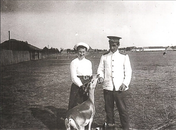 Петр и Елизавета Козловы в заповеднике Аскания-Нова. Около 1913 года. Фото с сайта музея П.К. Козлова Петр и Елизавета Козловы в заповеднике Аскания-Нова. Около 1913 года. Фото с сайта музея П.К. Козлова