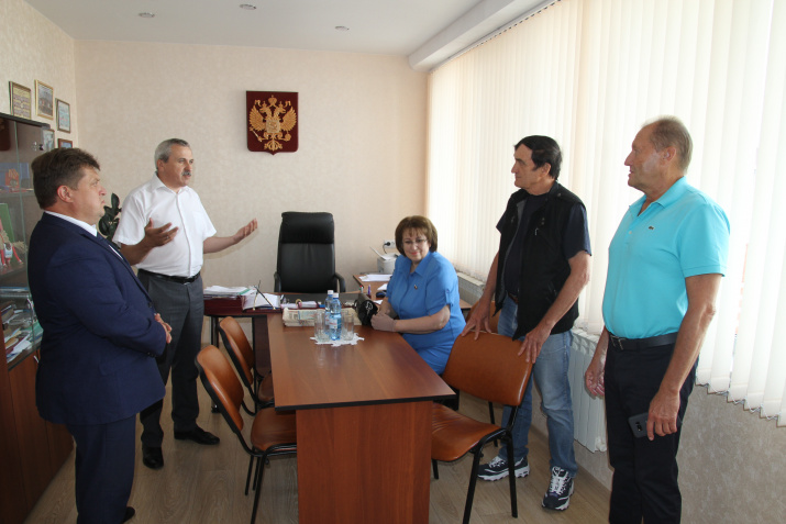 Участники встречи в кабинете директора школы №3 Барабинского района Е.Э. Гутова