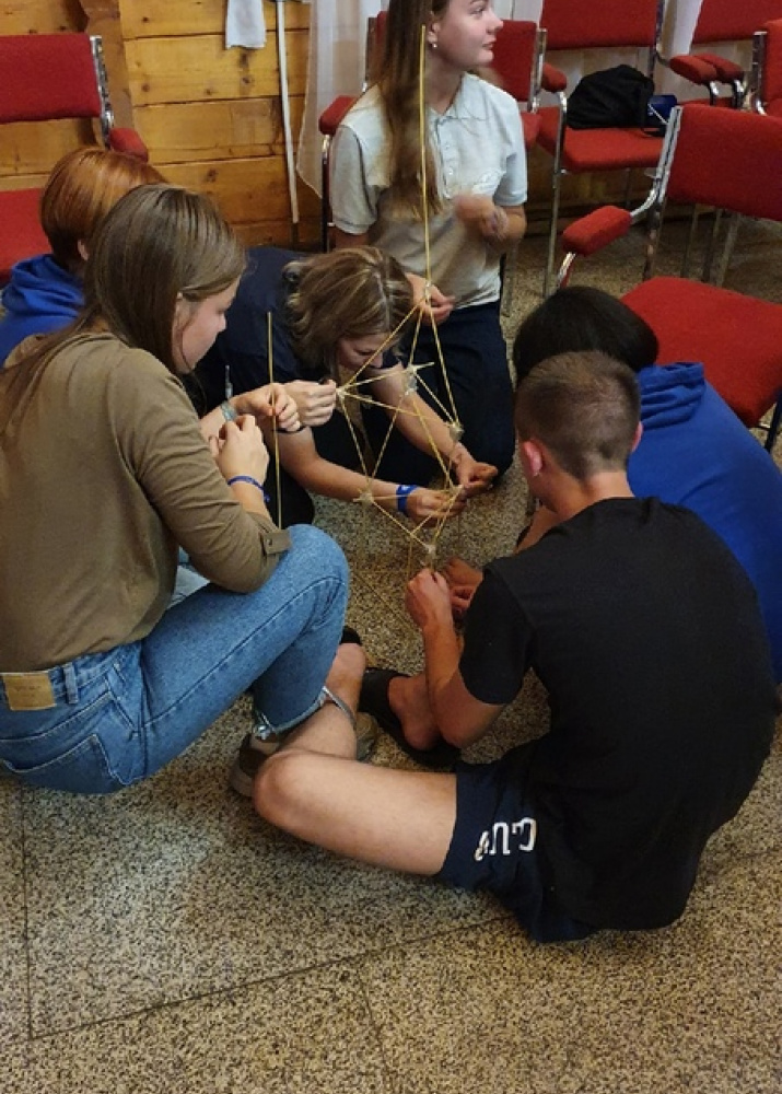 Кто-то мучается и тихо собирает башню, а кто-то хочет перебить весь Белкин Слёт