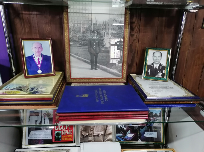 Экспозиция кабинета-музея в Оренбургском подворье просвещена деятельности краеведа О.Ф. Балыкова.