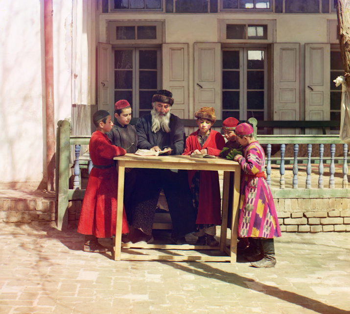 Группа еврейских мальчиков с учителем. Самарканд. Фотография Сергея Прокудина-Горского. Фото: wikipedia.org