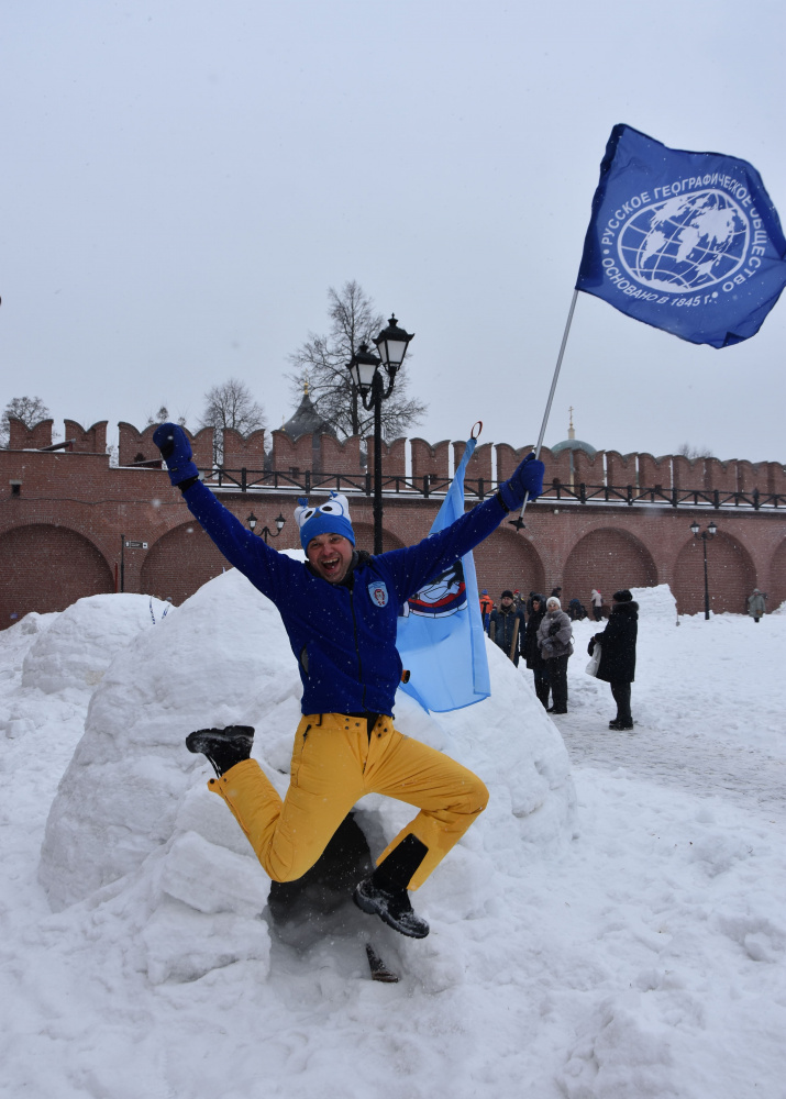 Юрий Рожков: "Иглу построена!". Фото О.А.Золотарева