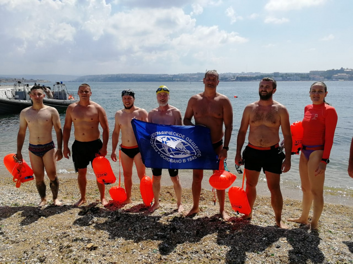 Команда проекта после многокилометрового заплыва в Черном море. Фото: Юрий Югансон