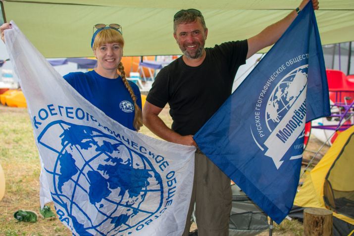 Елена Леденцова, руководитель МК РГО "Новое поколение" г. Камышин, и Юрий Павлов, руководитель первого этапа второго сезона водной экспедиции "Россия с Севера на Юг". Елена Леденцова, руководитель МК РГО "Новое поколение" г. Камышин, и Юрий Павлов, руководитель первого этапа второго сезона водной экспедиции "Россия с Севера на Юг".