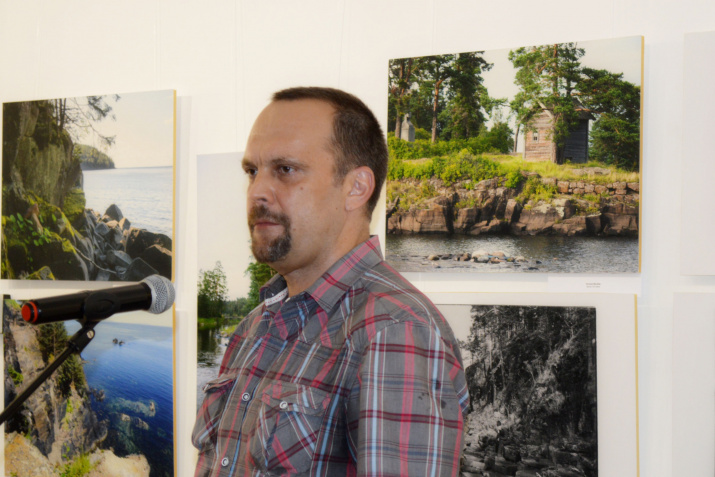 Выступает Виктор Шляхин. Фото Петра Завишо Выступает Виктор Шляхин