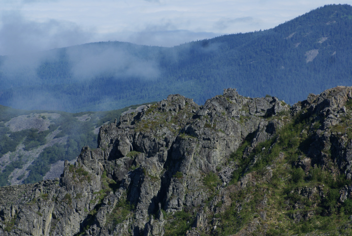 Архитектура  склонов ущелий