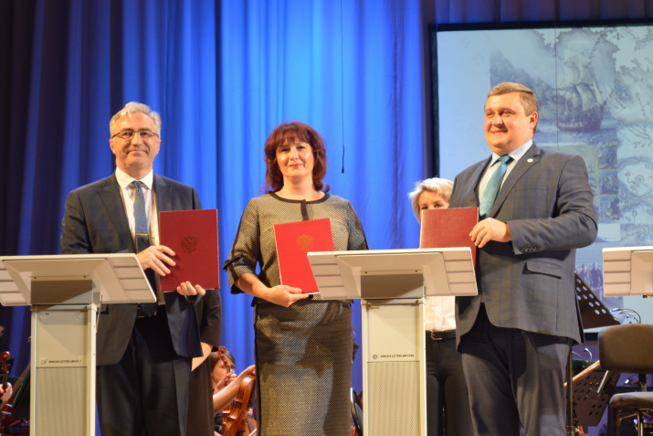 Подписание межрегионального соглашения. Фото Виктора Шляхина Подписание межрегионального соглашения