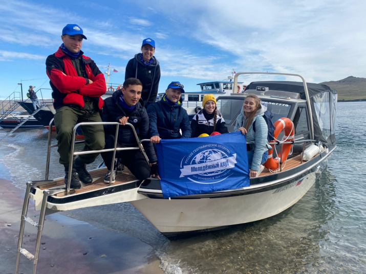 Экскурсия на о. Огой. Фото представлено Молодёжным клубом на базе Иркутского областного отделения РГО