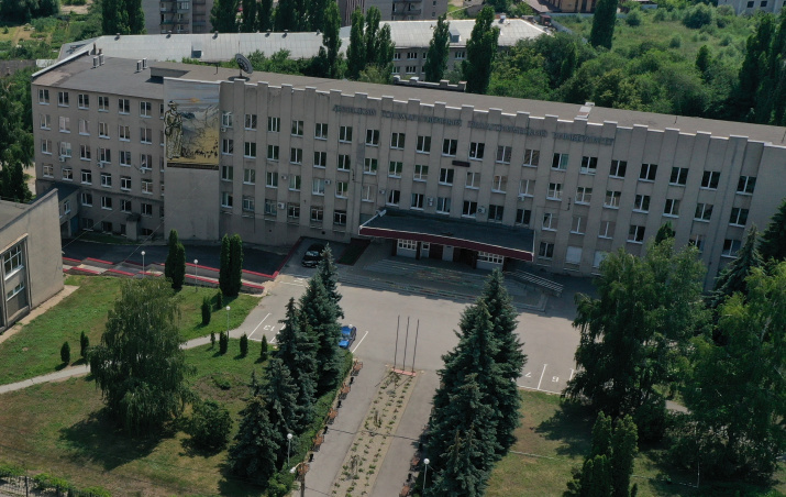 Мурал П.П. Семёнова-Тян-Шанского на здании Липецкого государственного педагогического  университета