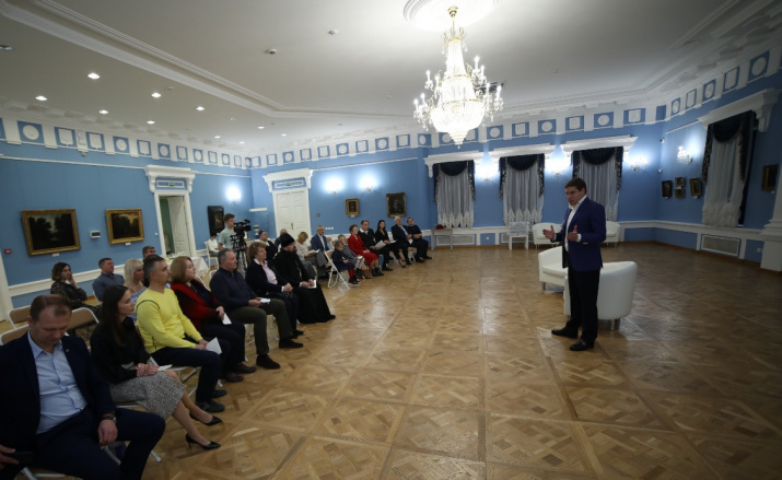 На презентации шеститомника "Покровские" в Костроме 25 сентября 2021 года в Музее истории костромского края