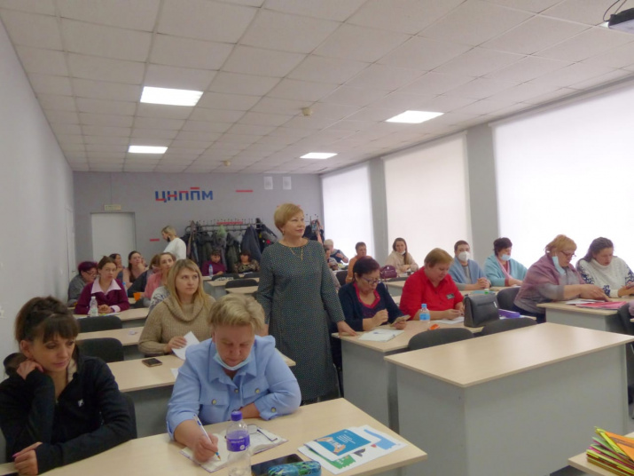 Тамара Рубцова в аудитории со слушателями