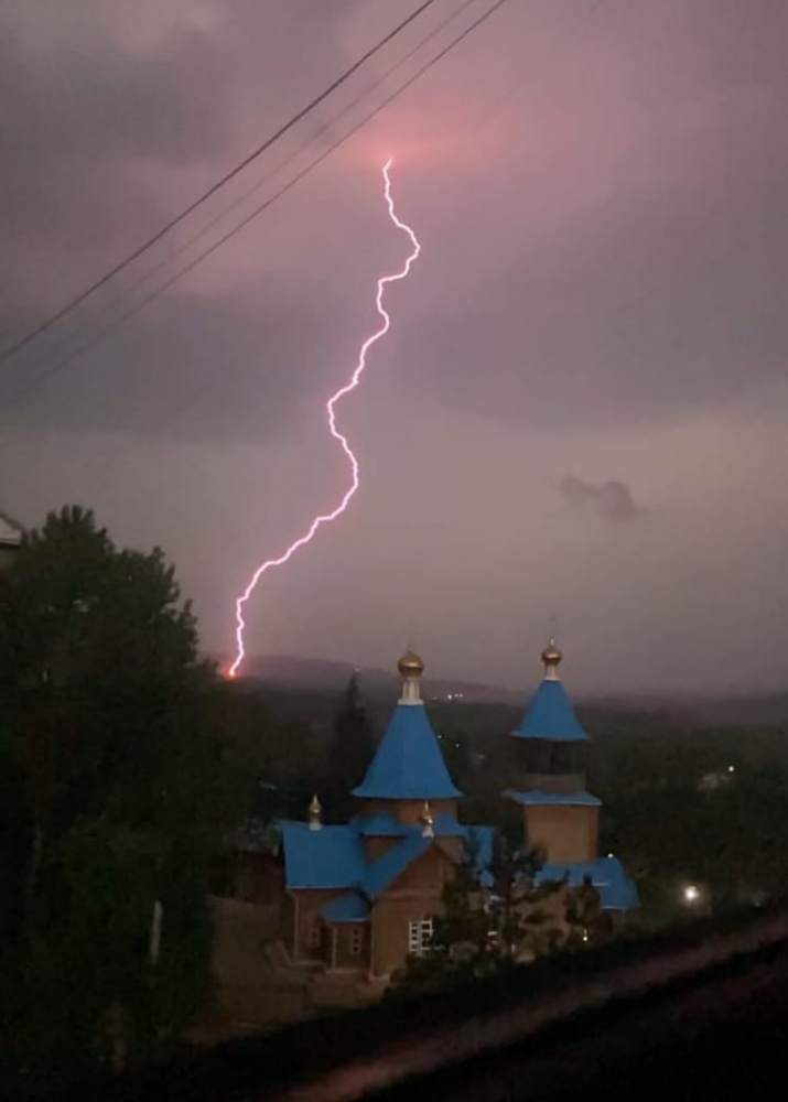 Молния. Фото К. Гребенкина