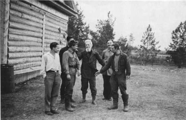 1939 год, Якутск. Проводы П.Ф. Швецова и В.П. Седова в экспедицию на северо-восток Якутии. На переднем плане слева направо: П.И. Мельников, П.Ф. Швецов, М.И. Сумгин, В.П. Седов