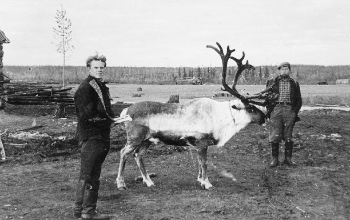 Экспедиция 1956 г. в долине р. Ирелях. На фото: справа к.г.-м.н. А.И. Ефимов – руководитель гидрогеологического отряда, слева – будущий чл.-кор. РАН В.Т. Балобаев – руководитель геотеплофизического отряда