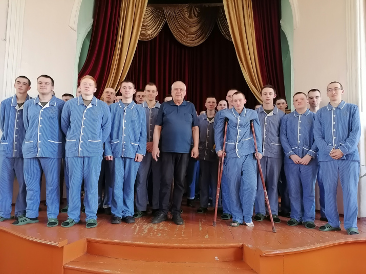 Автор со слушателями лекции. Фото Красноярского краевого отделения РГО