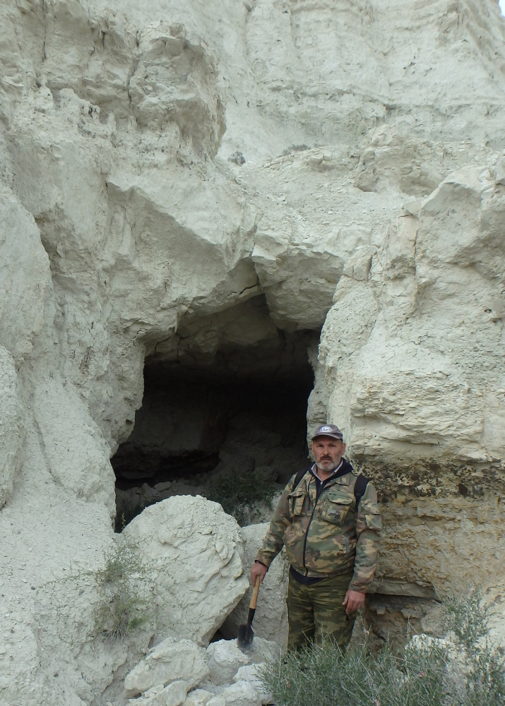 Вход в пещеру Махамбет  (фото Шпигельмана М.И.)