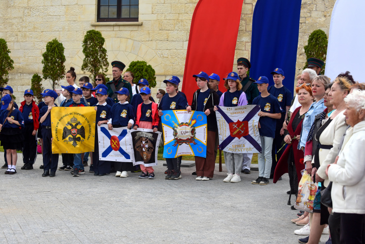 Гости мероприятия на Константиновской батареи. Фото: Юрий Югансон
