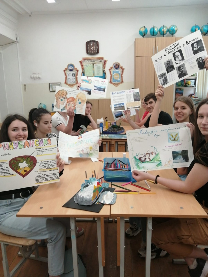 Ученики Мариинской гимназии представляют свои проекты. Фото Татьяны  Черновой