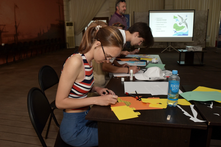 Мастер-класс по созданию коллажа. Фото: Ю.Югансон