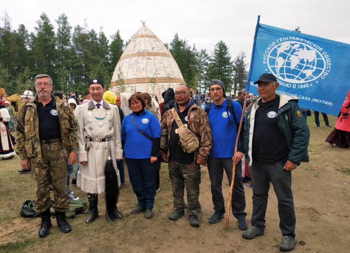Встреча с Айсеном Николаевым. Фото экспедиции