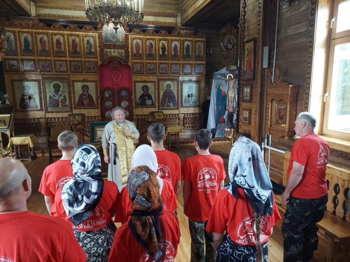 Перед выездом экспедиция получила благословение в храме. Фото А. Астафьева