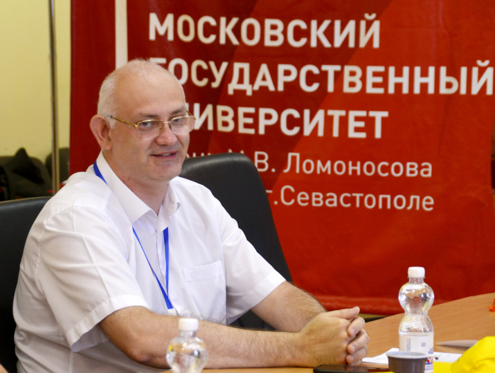 Приветственное слово от члена Совета СГО РГО Р.В.Горбунова. Фото: пресс-служба Филиала МГУ в г.Севастополе