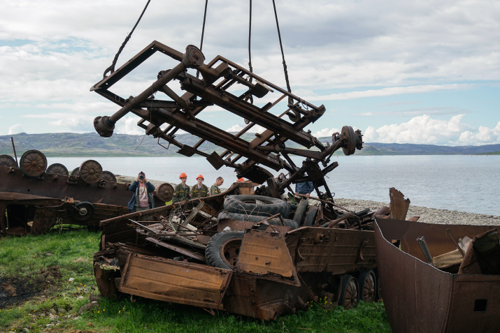 С 2017 года с острова на материк для утилизации вывезено более 350 тонн металлолома. Фото: пресс-служба РГО/Анна Юргенсон