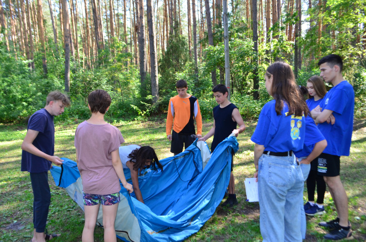 Ставим палатку. Фото Анны Никитиной