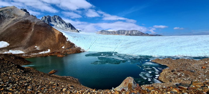 Ледниковое озеро. Фото из архива экспедиции
