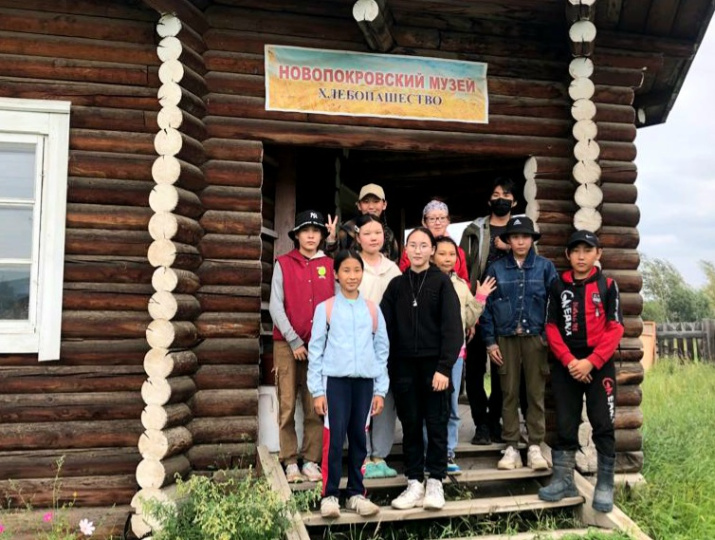 Магистрант 2 курса ДВФУ Семен Алексеев с командой любителей истории. Фото: А. Быстрова