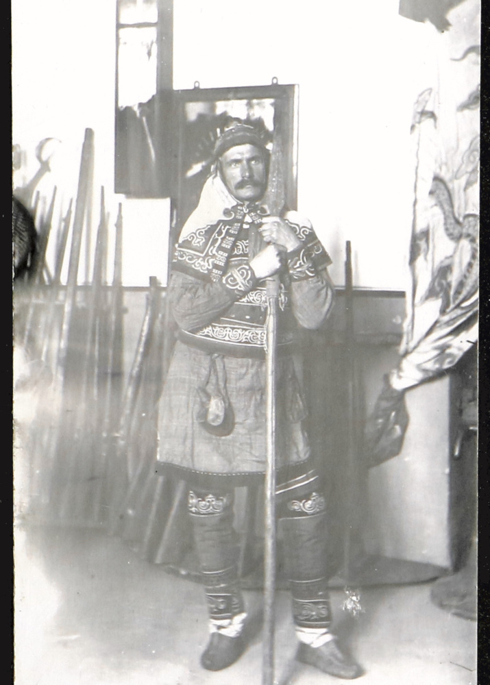 В.К. Арсеньев в одежде ороча. Хабаровск, 1916. Архив ПКО РГО – ОИАК.