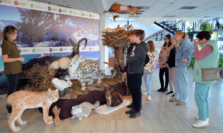 Гостей знакомят с биоразнообразием Саяно-Шушенского заповедника. Фото Юлии Бубновой