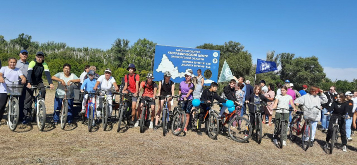 Участники велопробега, ученики Верхнечебеньковской школы