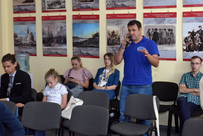 М.В.Овраченко - руководитель Молодежного клуба РГО на базе Подгоренского лицея имени Н.А.Белозерова. Фото: Ю.Югансон