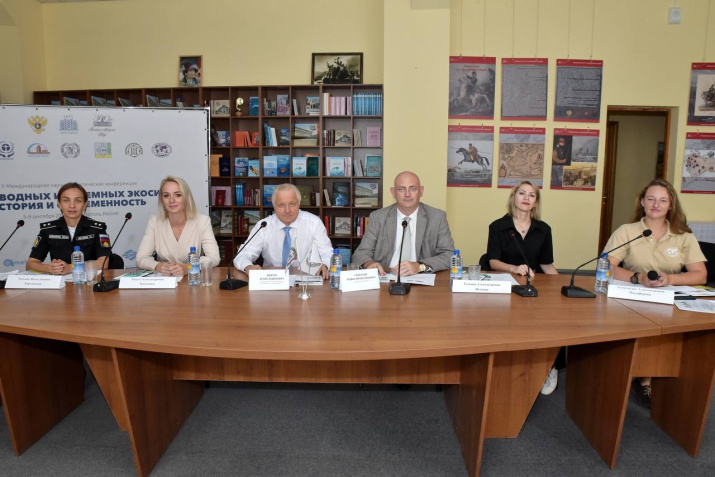 Участники круглого стола. Фото: Ю.Югансон