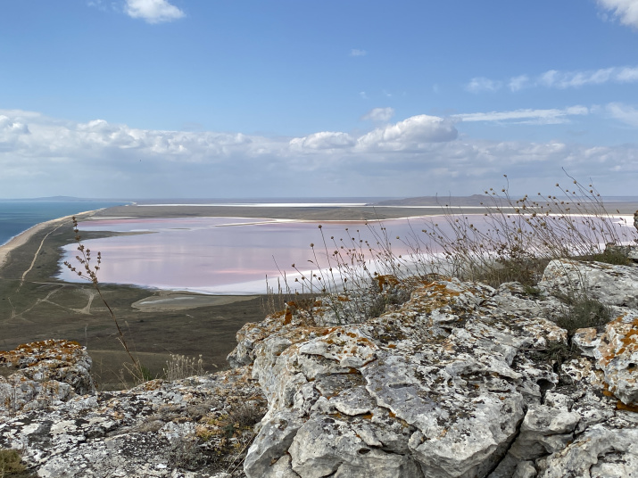 Опукский природный заповедник. Вид на Кояшское озеро. Фото: Андрей Прокудин Опукский природный заповедник. Вид на Кояшское озеро. Фото: Андрей Прокудин