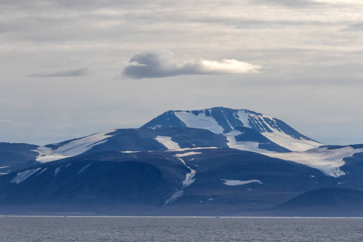 Высочайшая вершина Российской островной Арктики в ожидании решения своей "топонимической судьбы". Фото: Николай Гернет