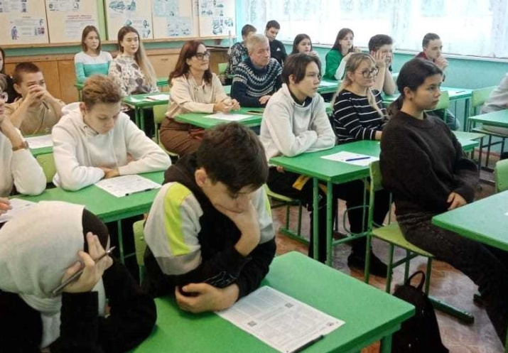 Диктант в г. Волжске. Фото Г. Толстых