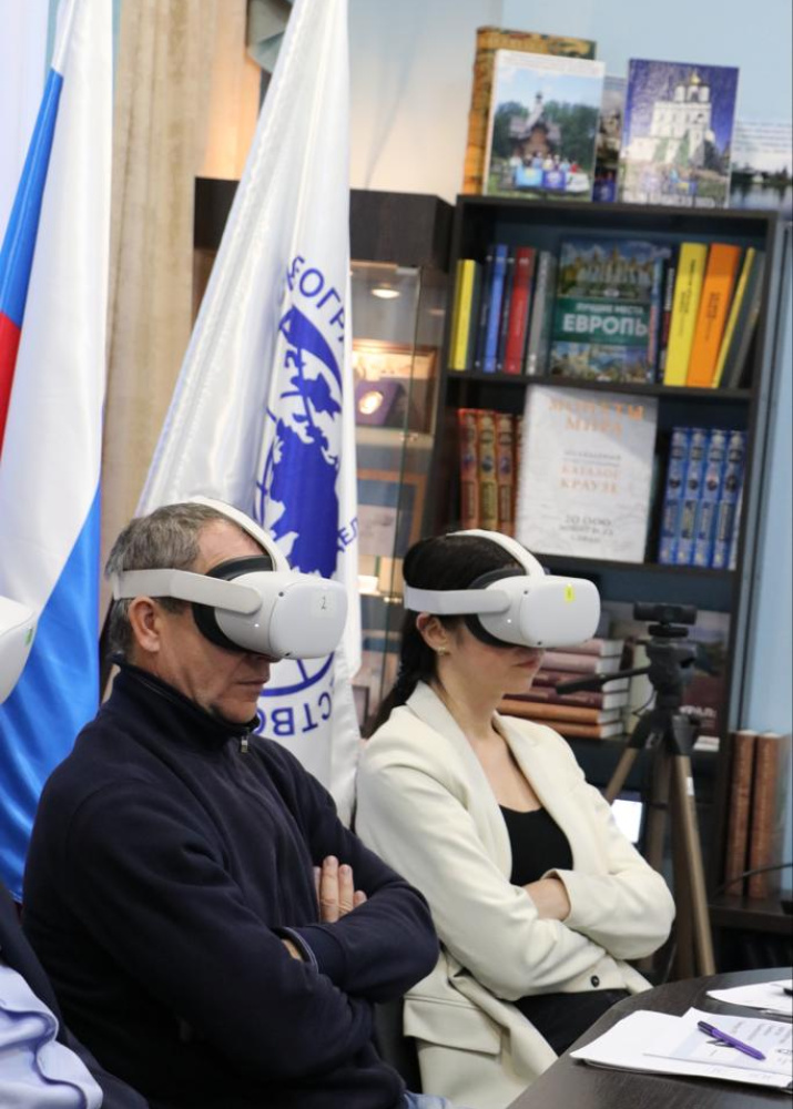 Просмотр VR-фильма. Фото: Ульяновское областное отделение РГО. Просмотр VR-фильма. Фото: Ульяновское областное отделение РГО.